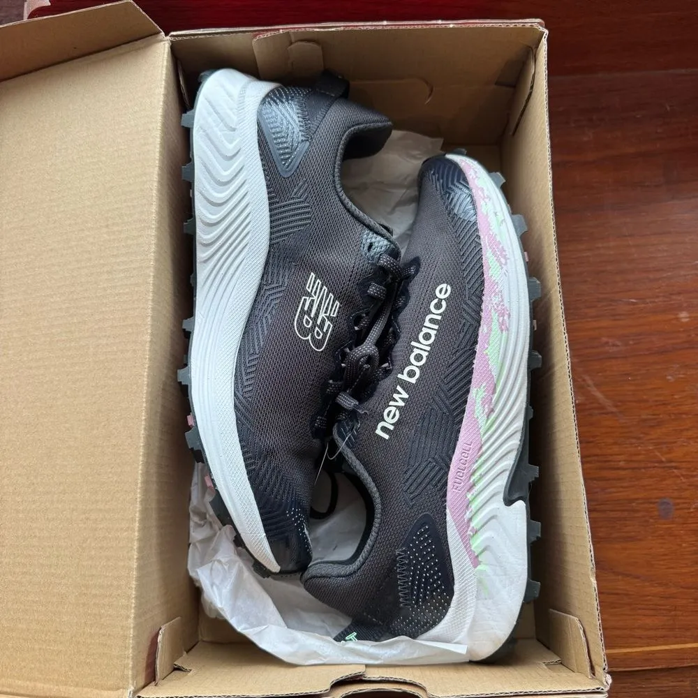 New Balance FuelCell Summit Unknown V4 Trail Running Shoe Grey/Green Aura 8.5 W - Image 3