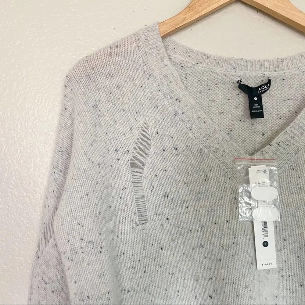 AQUA NEW  Distressed Light Gray V Neck Sweater Pullover 100% Cashmere - Image 5