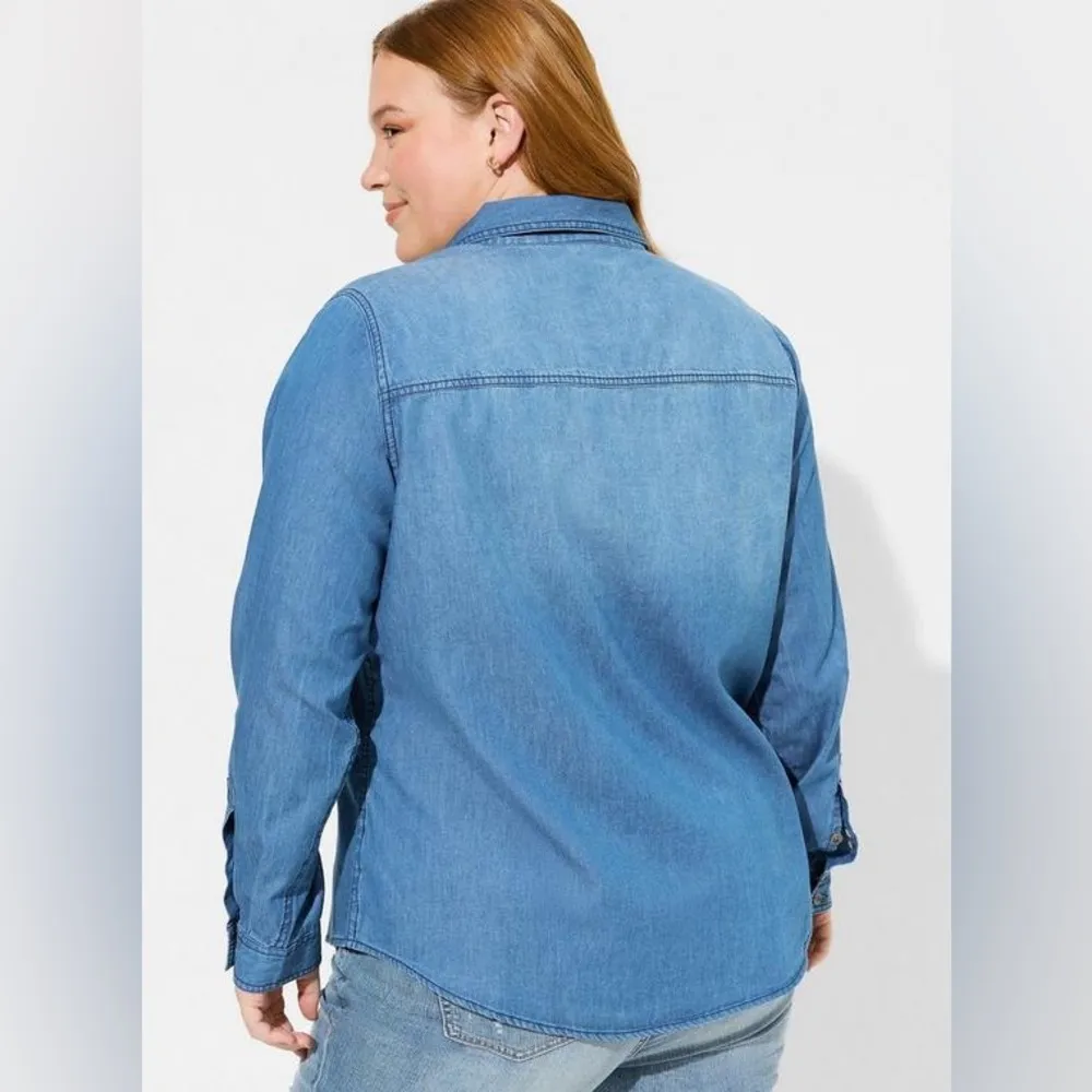 Torrid Taylor Medium Wash Chambray Denim Button-Down Shirt - size 1 - Image 8