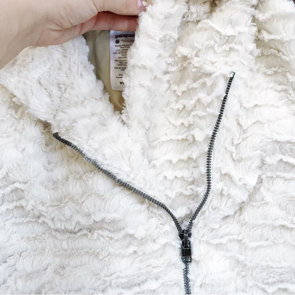 Patagonia • Pelage Fleece Vest cream faux fur zip front asymmetrical shawl - Image 7