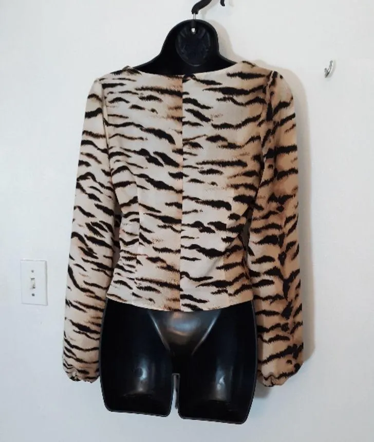 Forever 21 animal print long sleeve blouse - Image 4