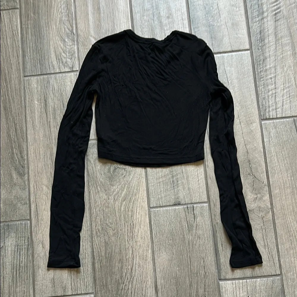 Black Fitted Crop Long Sleeve Tee - Image 4