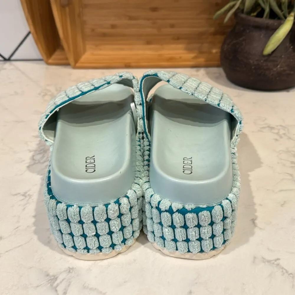 Cider faux leather fuzzy design single band slipper platform festival size 10 - Image 3