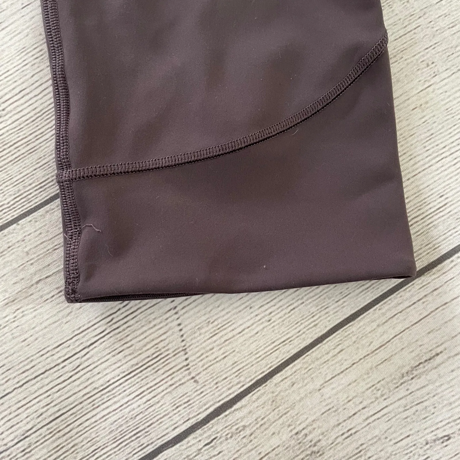 Lululemon In Movement Tight Leggings Crop 19” Women 8 Black Currant - Image 4