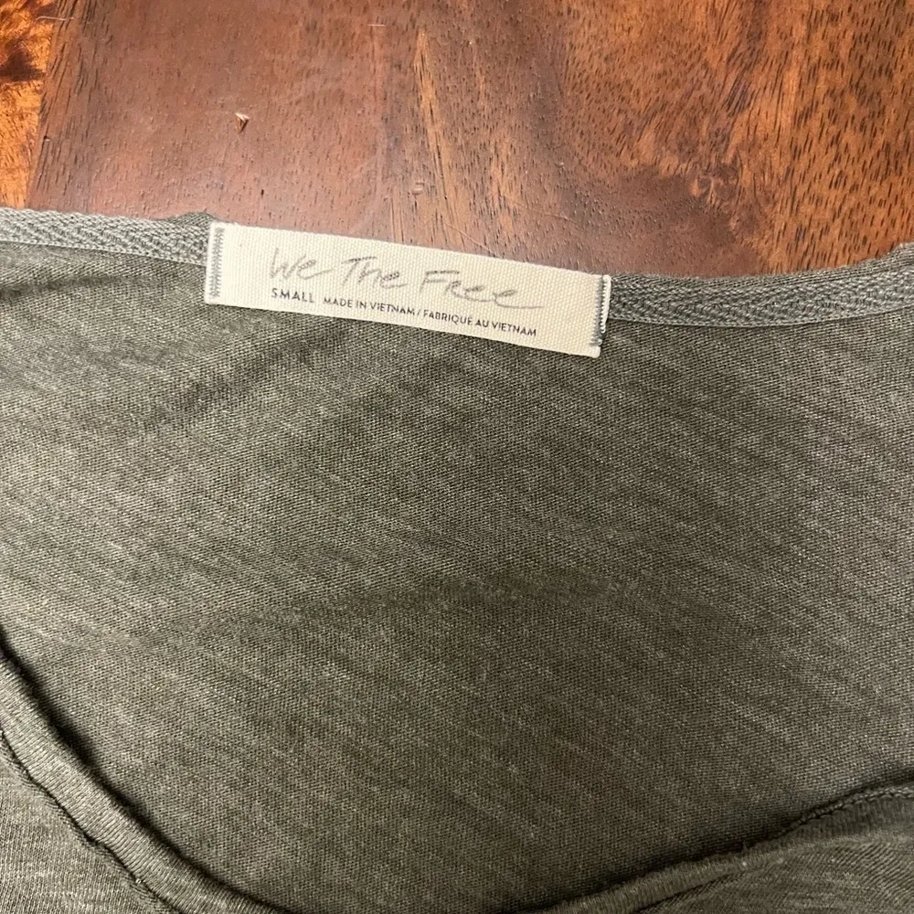 We The Free - Long Sleeve Flowy Green Shirt with Button Sleeve Detail Sz Small - Image 6