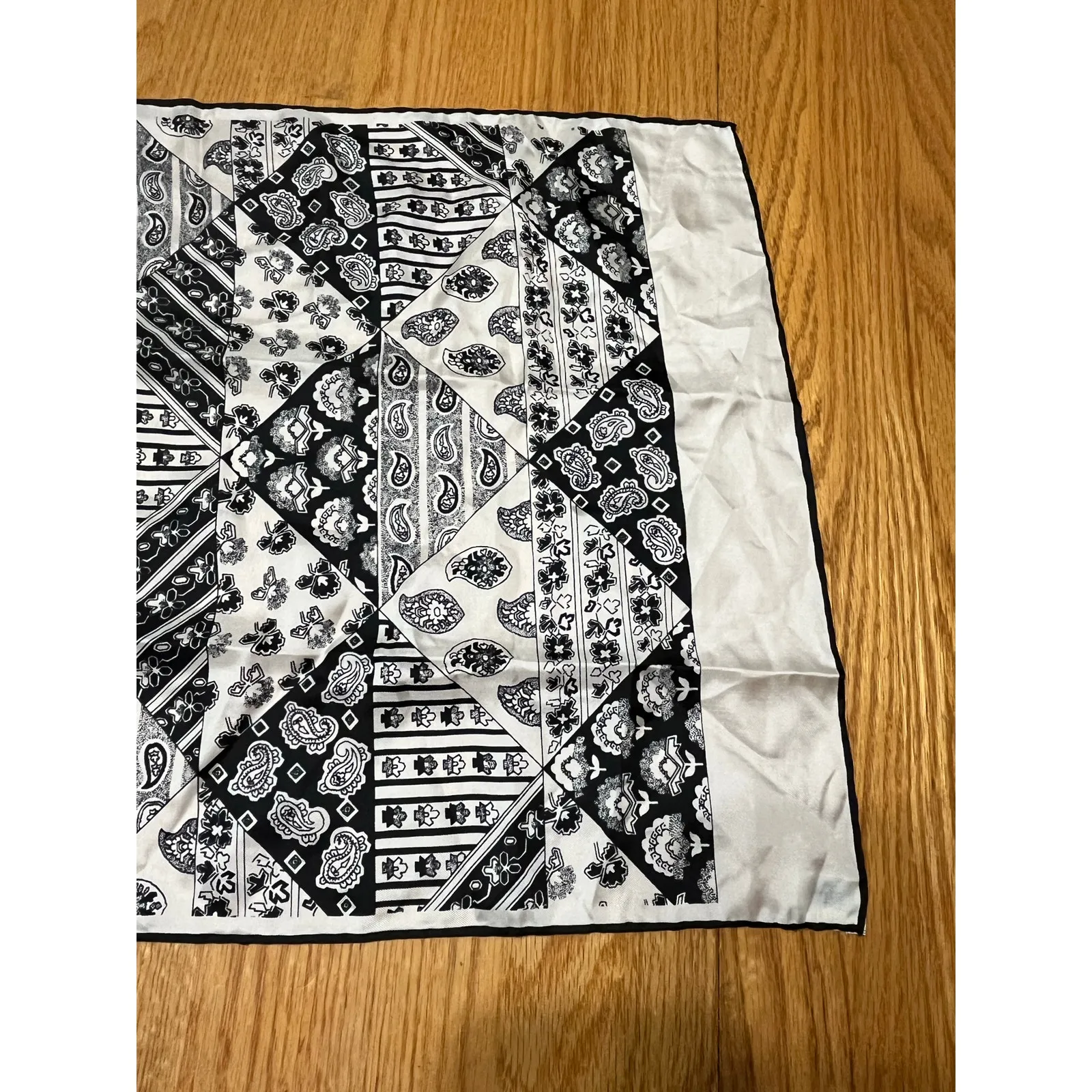 VTG Echo Scarf Azlon Silk Blend Black & White Paisley Geometric Made in Japan - Image 6