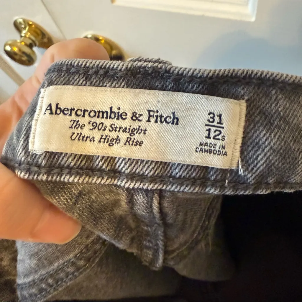 Grey 90s Straight Ultra High Rise Jeans Size 31 or 12 Short - Image 3
