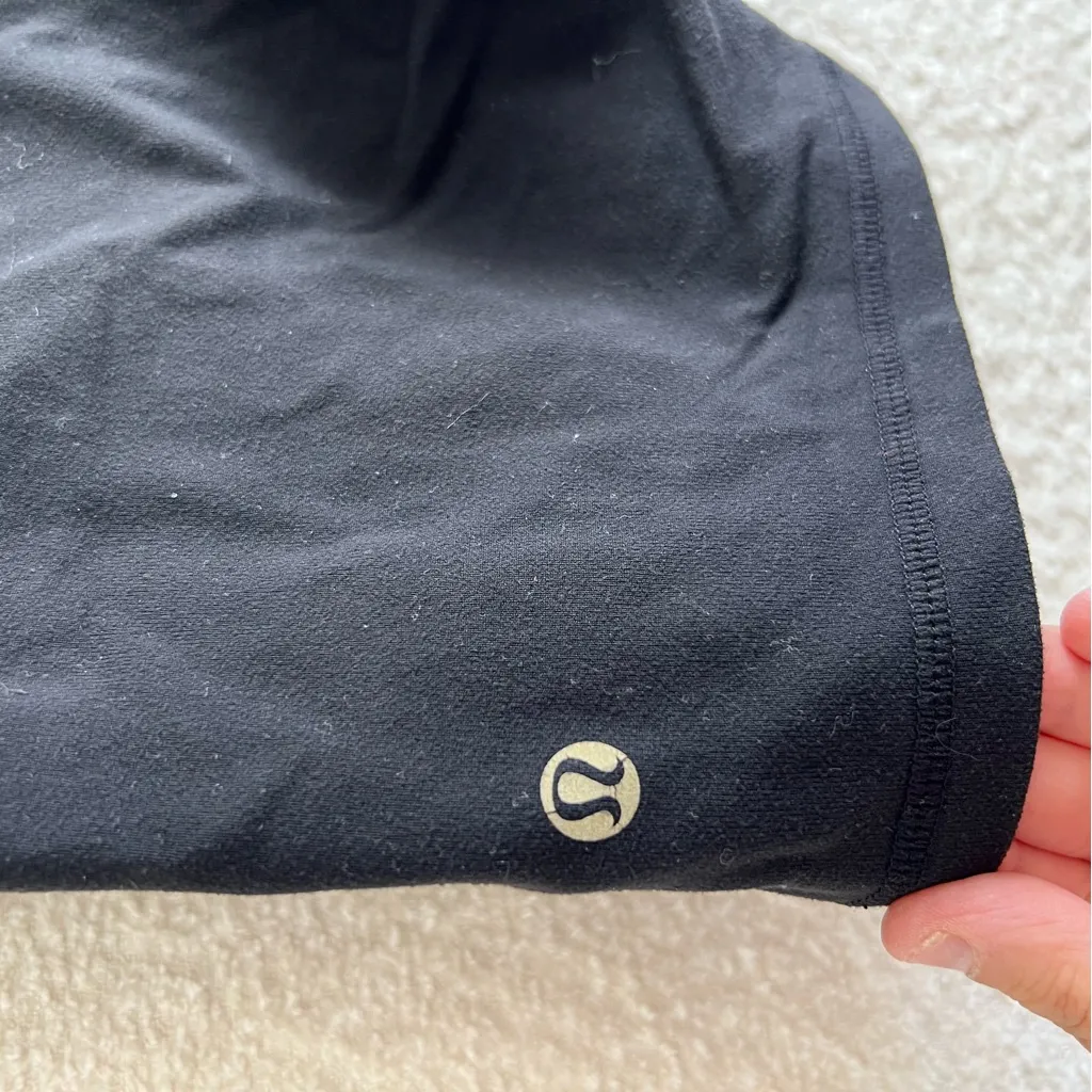 Lululemon Women’s Groove Shorts Black Quilting Reversible‎ Size 6 - Image 7