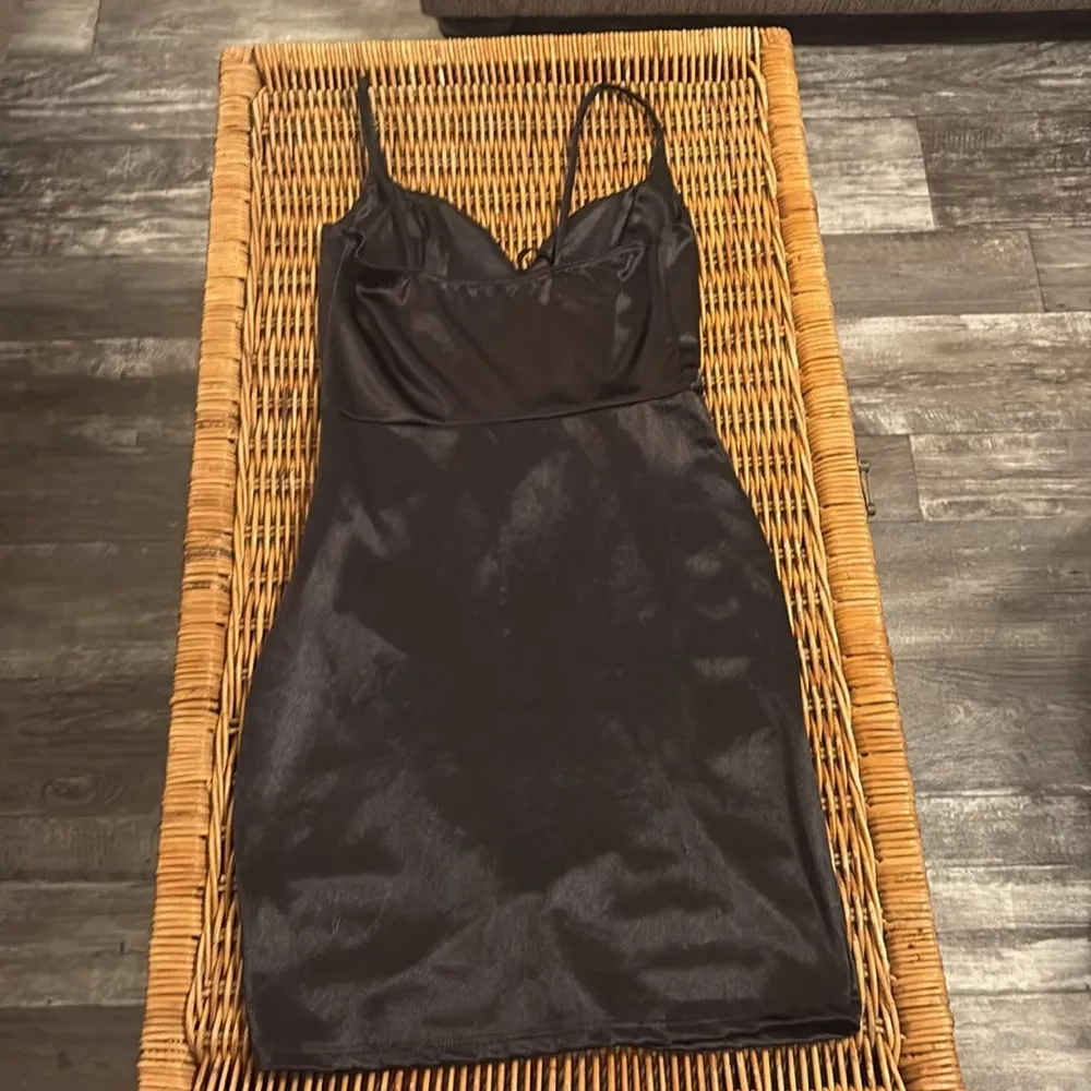 Black Windsor small satin dress - Image 4