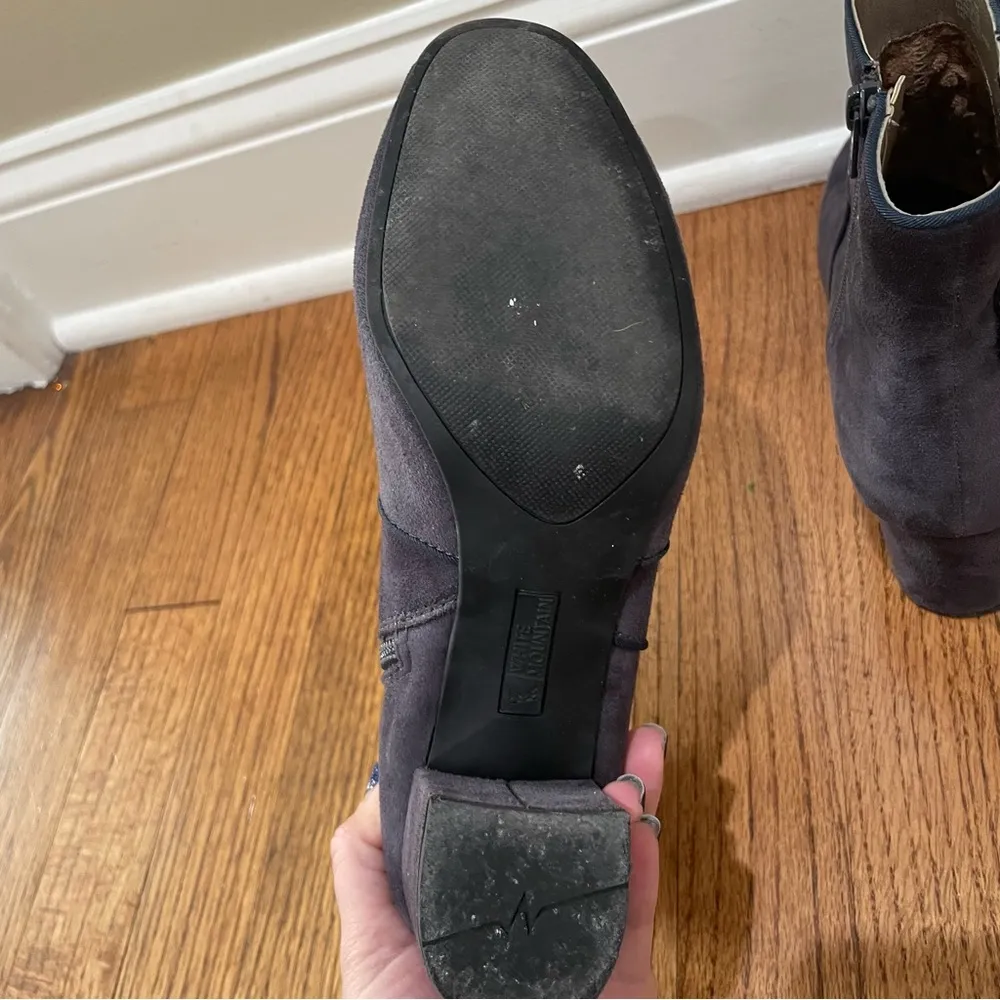 White Mountain Calisi Closed Toe Ankle Booties Grey Suede Size 8 - Image 8