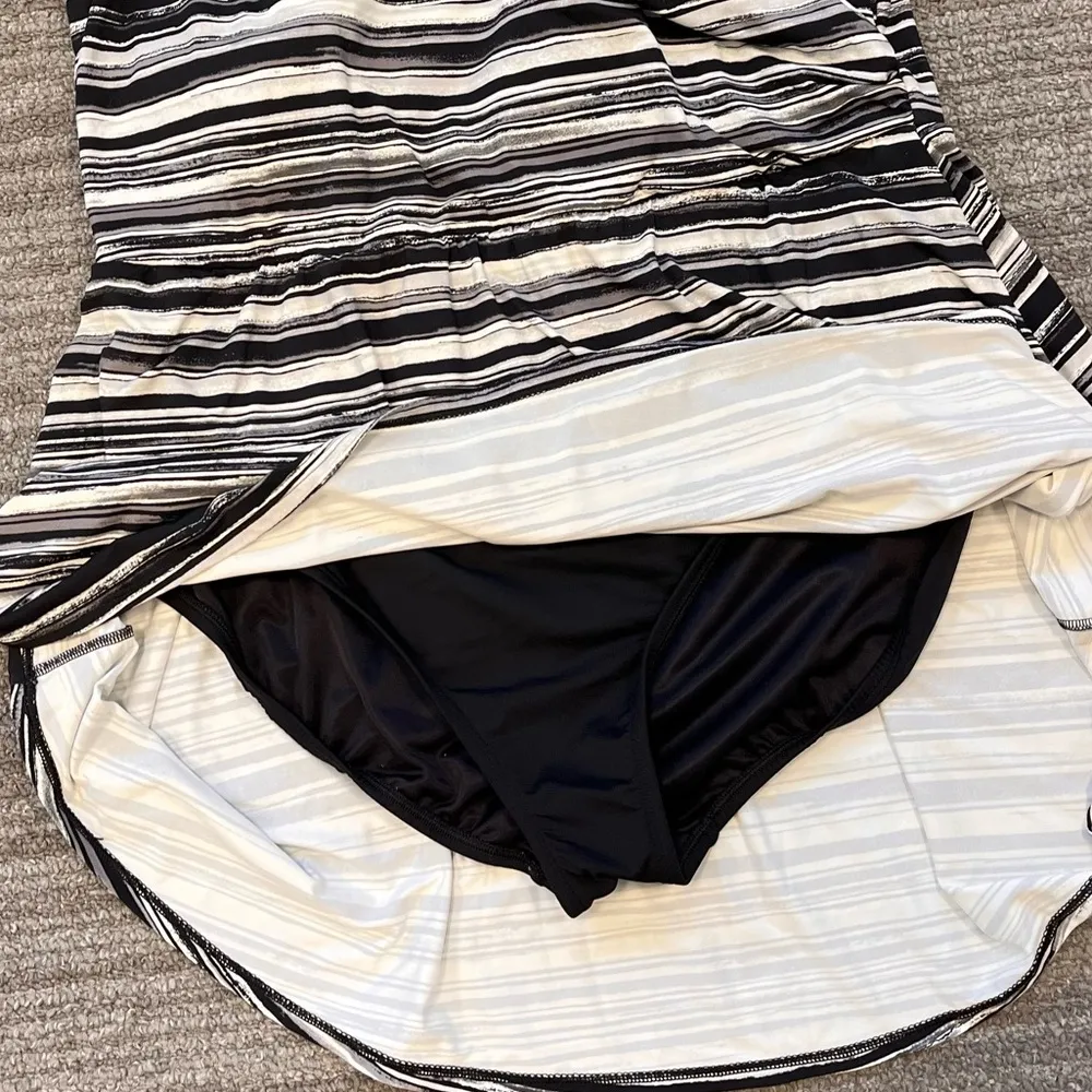 Lands' End Swim Dress Tummy Control Surplice Wrap One Piece Swimsuit 22W Black - Image 3