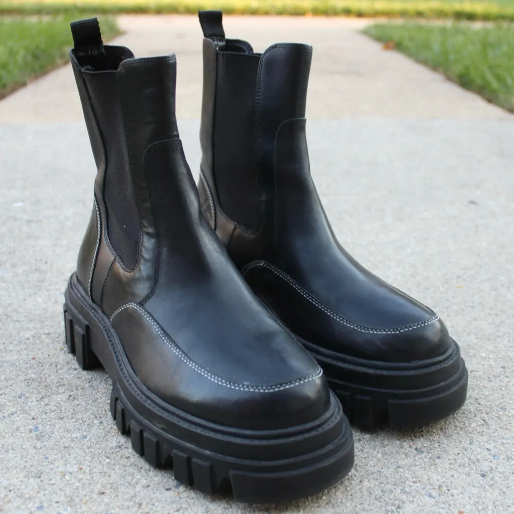 Women's Black Marc Fisher LTD Morgan Leather Lug Sole Chelsea Boot Sz 8.5 - Image 2