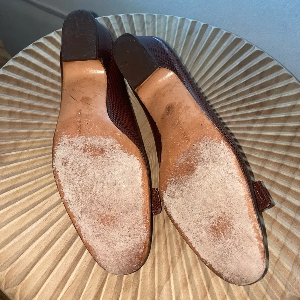 Salvatore Ferragamo kitten heel pumps w/ bow! 🤎 - Image 5