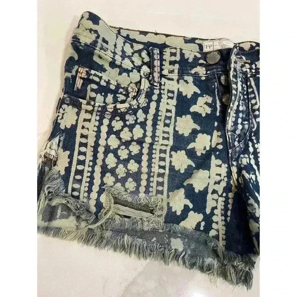 Women's Free People Ends Meet Printed Denim Cutoff Size 26 Mantra Bali Shorts - Image 2