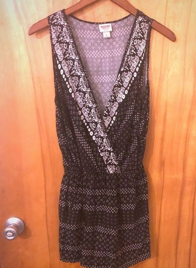 Cute black and white romper - Image 2