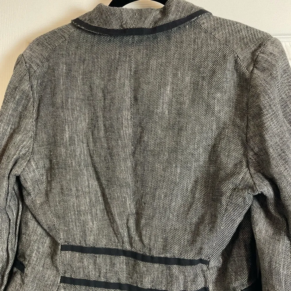 Max Studio Size 8 Women's blazer with Black Trim - Image 7