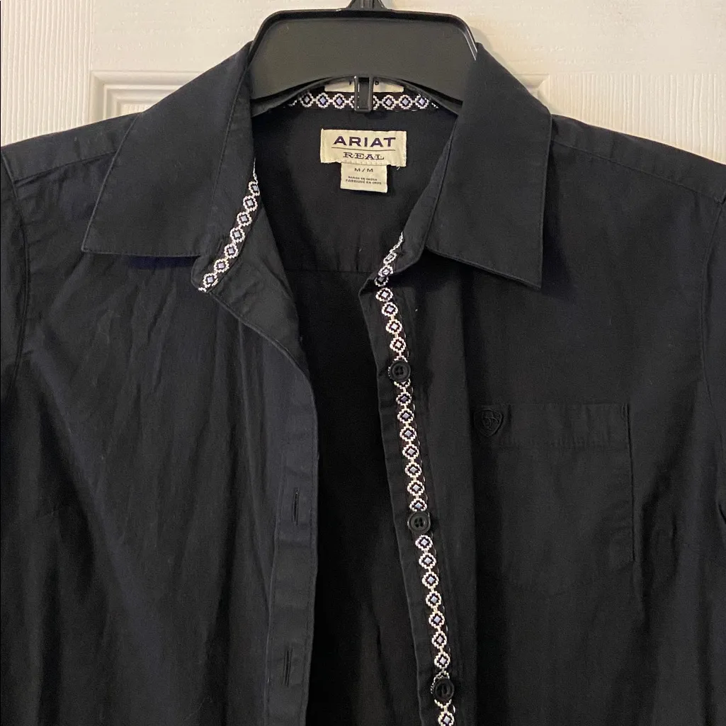 Ariat Black and White Patterned Shirt size M excellent condition length 27” - Image 3