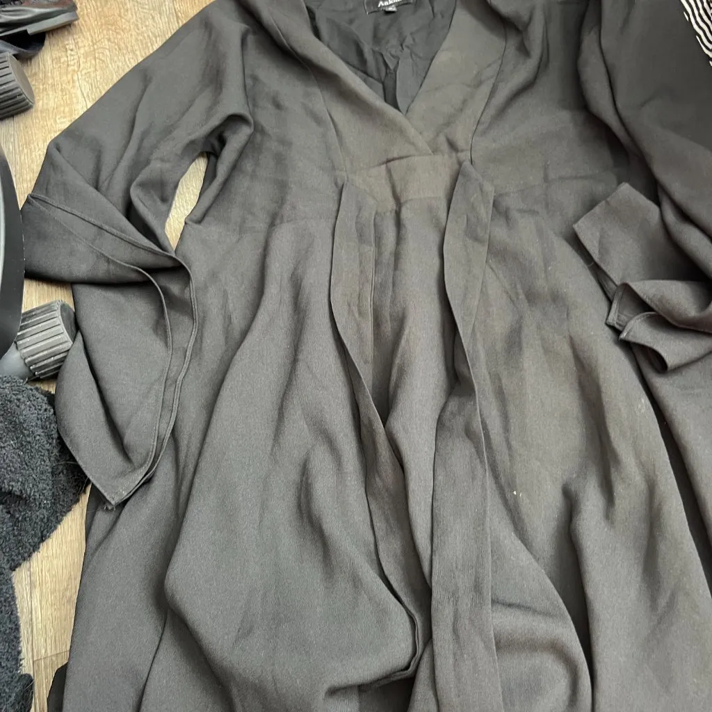 Aakaa black bat wing tie wrap dress size small - Image 6