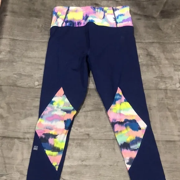 Victoria’s Secret sport blue tye dye cropped leggings - Image 4
