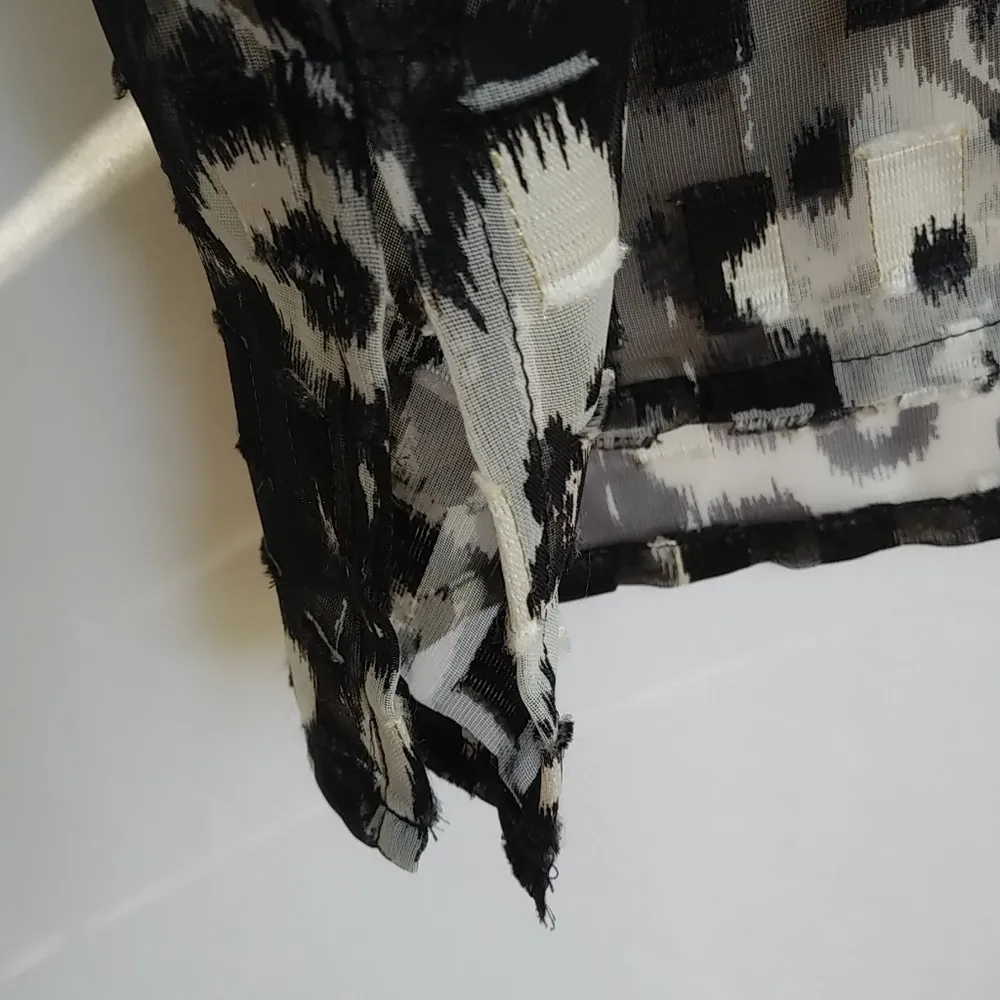 Notations 3X Long Sleeved Button Down All Over Floral Top Plus in Gray Black - Image 5