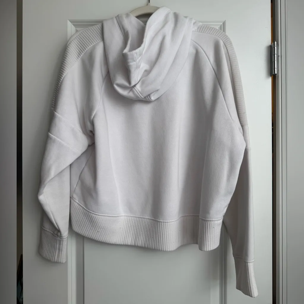 DSG Women's White Hoodie Size M - Image 2
