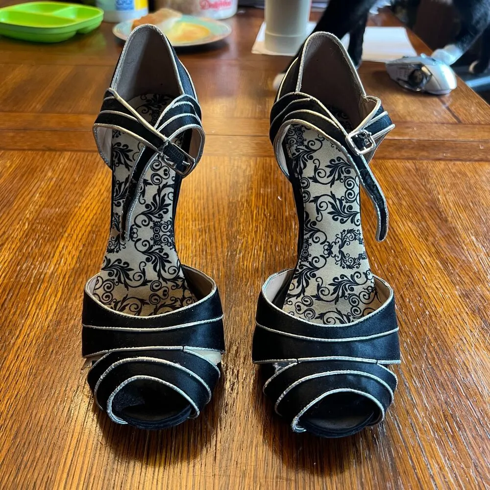 Betsey Johnson Black & Gold Peep Toe Heels Size 8 - Image 8