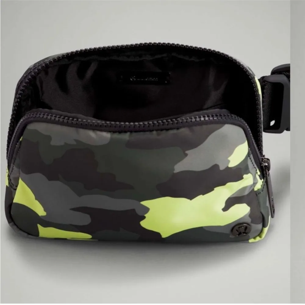 Lululemon Original Neon Green Camo Everywhere Belt bag Rare Color - Image 2