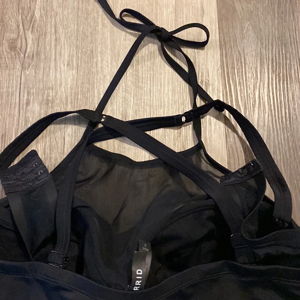 Torrid women’s black wired criss cross top size 3 - Image 6