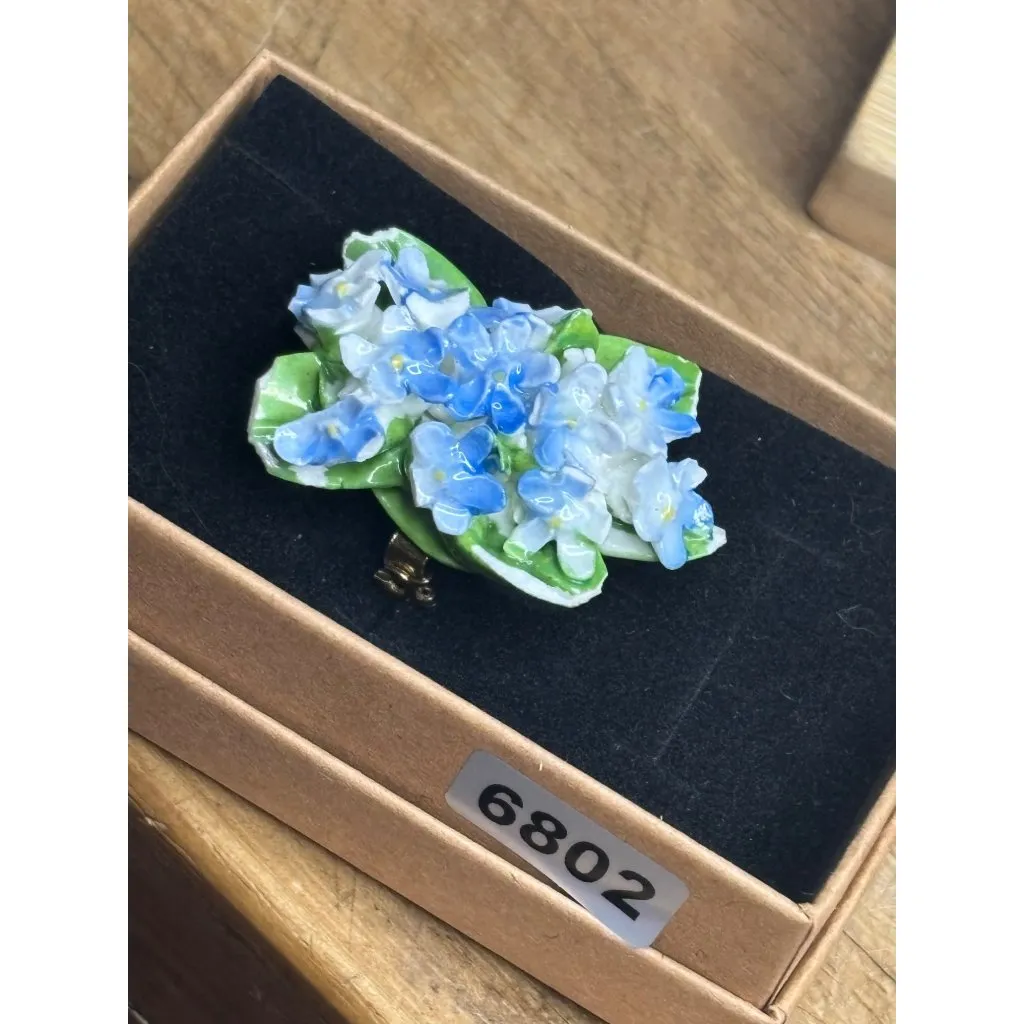 Vintage made in England Blue & White Floral Porcelain Brooch With Gold - Image 2