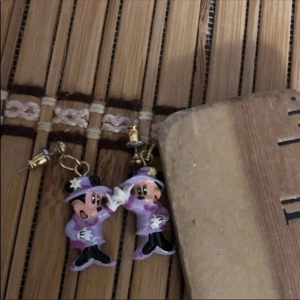 Vintage Disney AAi Minni Mouse Earrings Preowned good condition no flaws - Image 2
