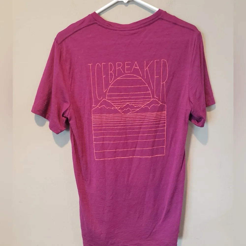 Icebreaker Men's Unisex merino woolMagenta Short Sleeve Tee fits a small Purple Size undefined - Image 4