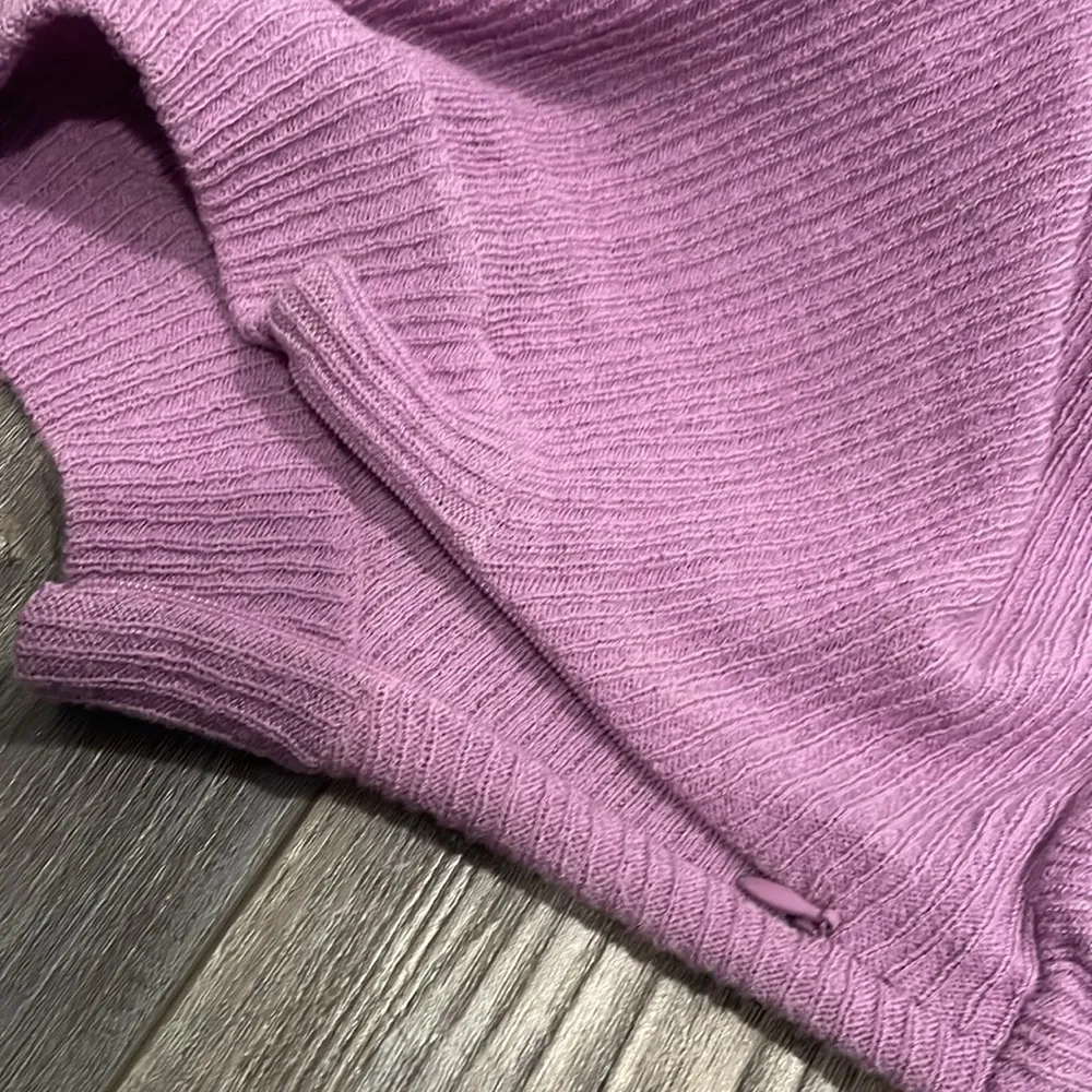 St. John ribbed lilac short sleeve sweater small - Image 5