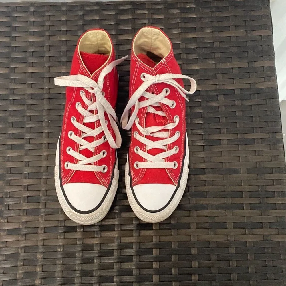 Converse sneakers women’s size 6 - Image 3
