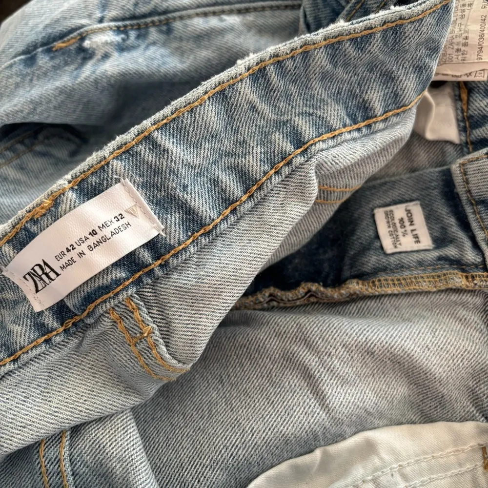 Zara Light Wash Distressed Denim Jeans Size 10 High Waisted - Image 9