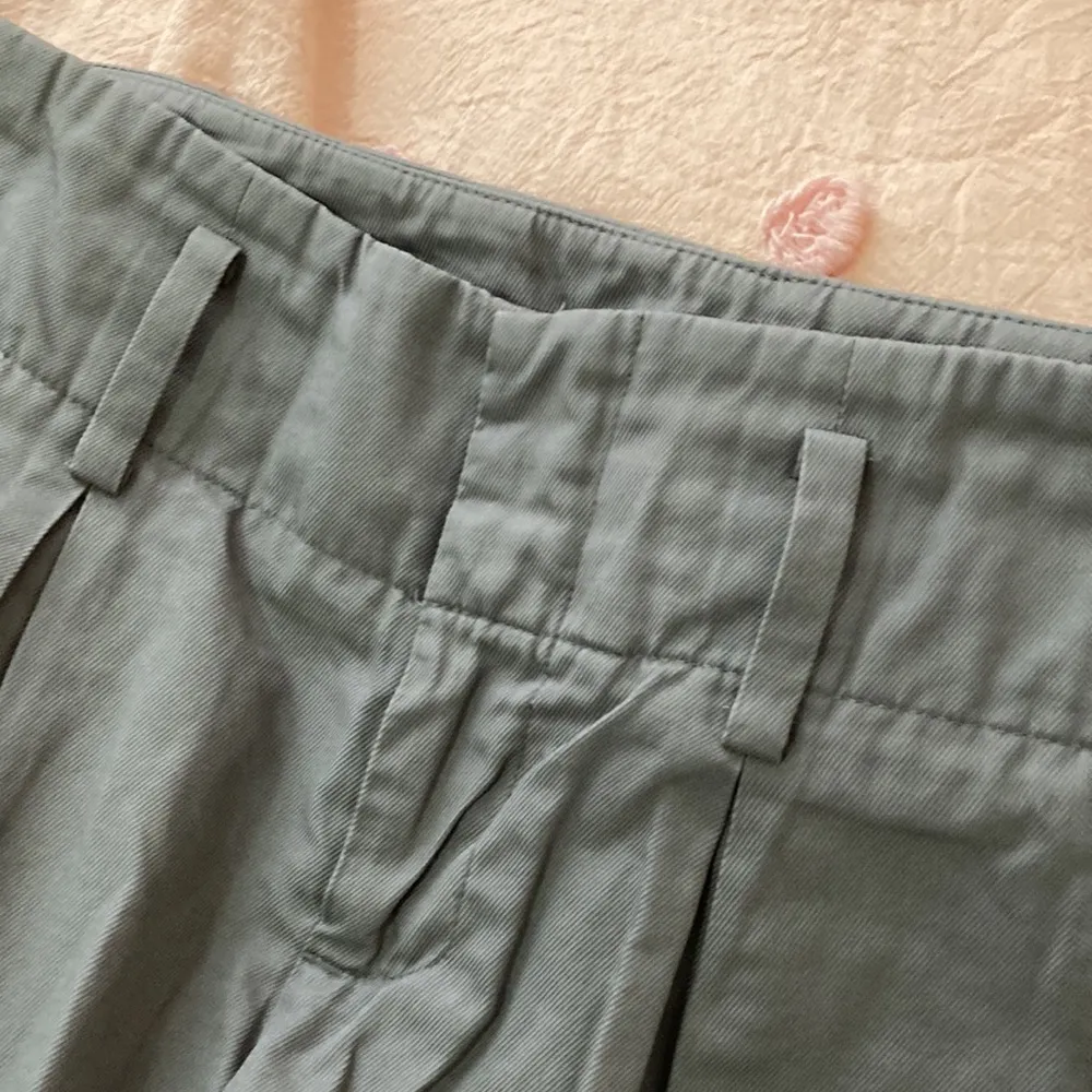 Banana republic gray cropped pants - Image 2