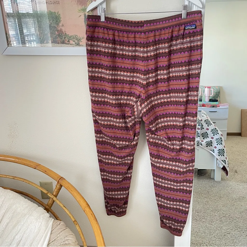 Patagonia Micro D Fleece Joggers in Diamond Stripe Sisou Brown - Image 9