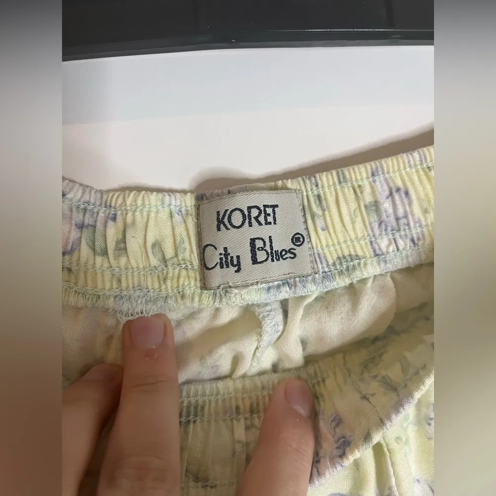 Koret City Blues Vintage Floral High Rise Pleated Shorts Cottagecore Yellow S - Image 10
