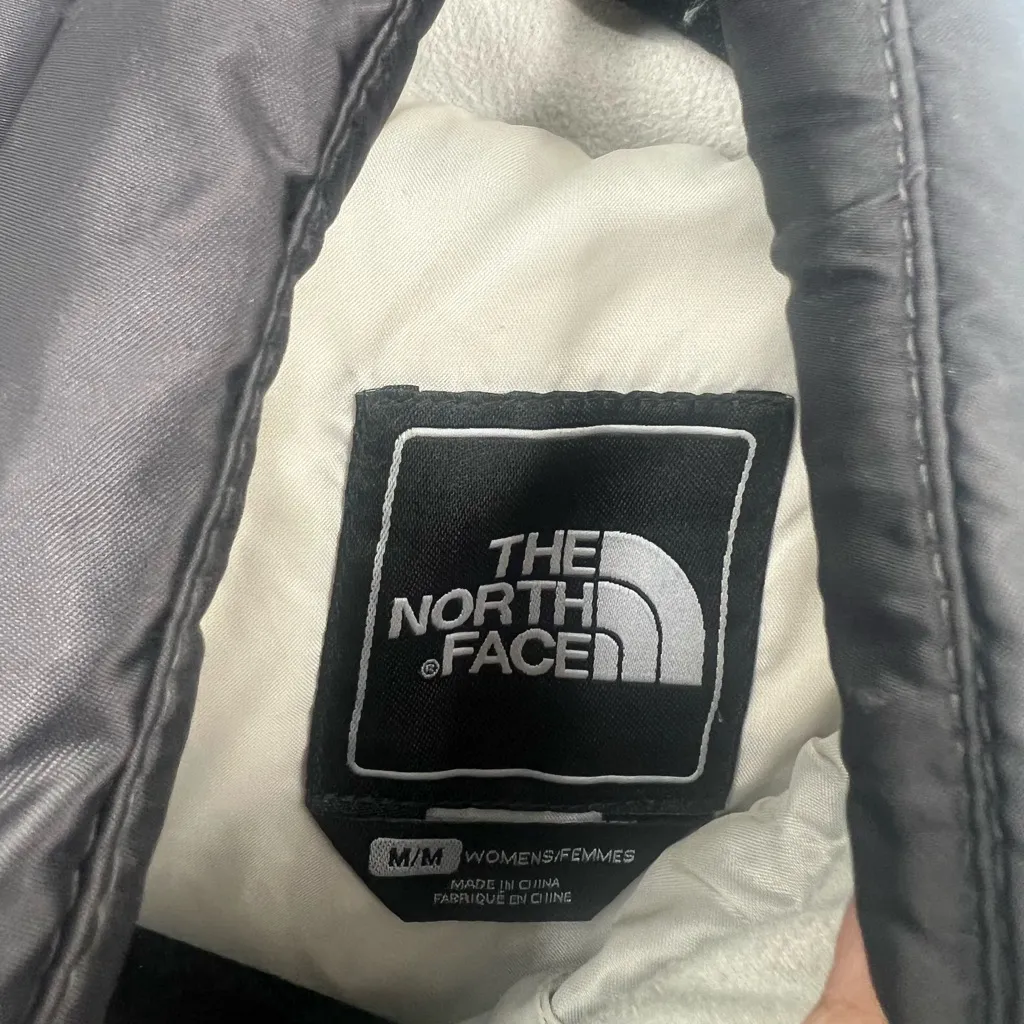 The North Face Women's Quilted Black Puffer Jacket - Image 3