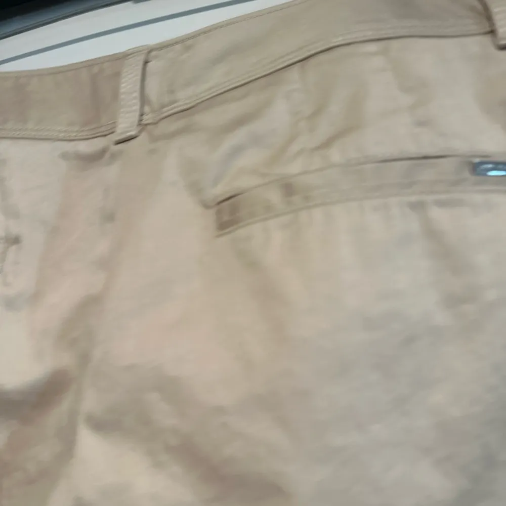 White House Black Market sz: 14 Tan cotton/ Spandex. Slight Sheen. Shorts. - Image 13