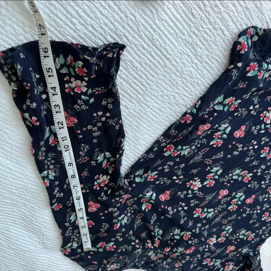Gap  Navy Floral top boho flowy round neck S - Image 7