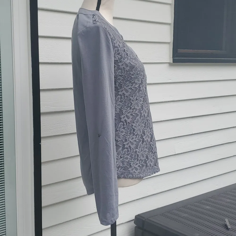 NWT No Boundaries Mixed Media Lace Front Long sleeve Henley - Image 4