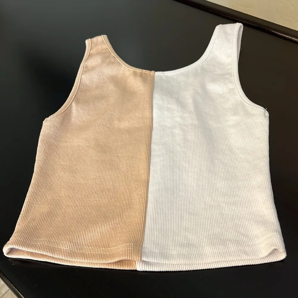 🔴 ROZ AVE cropped ribbed two tone tanktop with front embroidery, stretchy, sz M White Size M - Image 6
