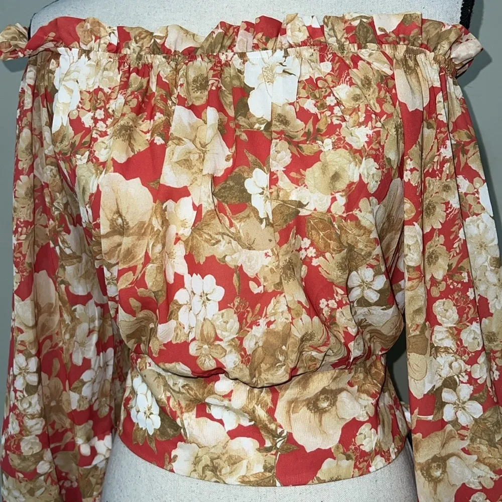 Flying Tomato size small cropped floral long sleeve top elastic back & sleeves - Image 2