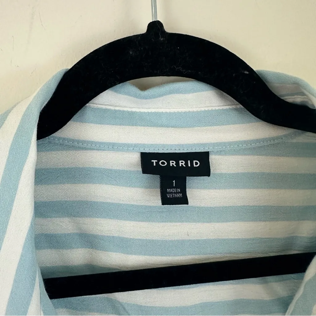 TORRID Blue and White Lizzie Rayon Striped Long Sleeve Button Up Shirt Size 1X - Image 4