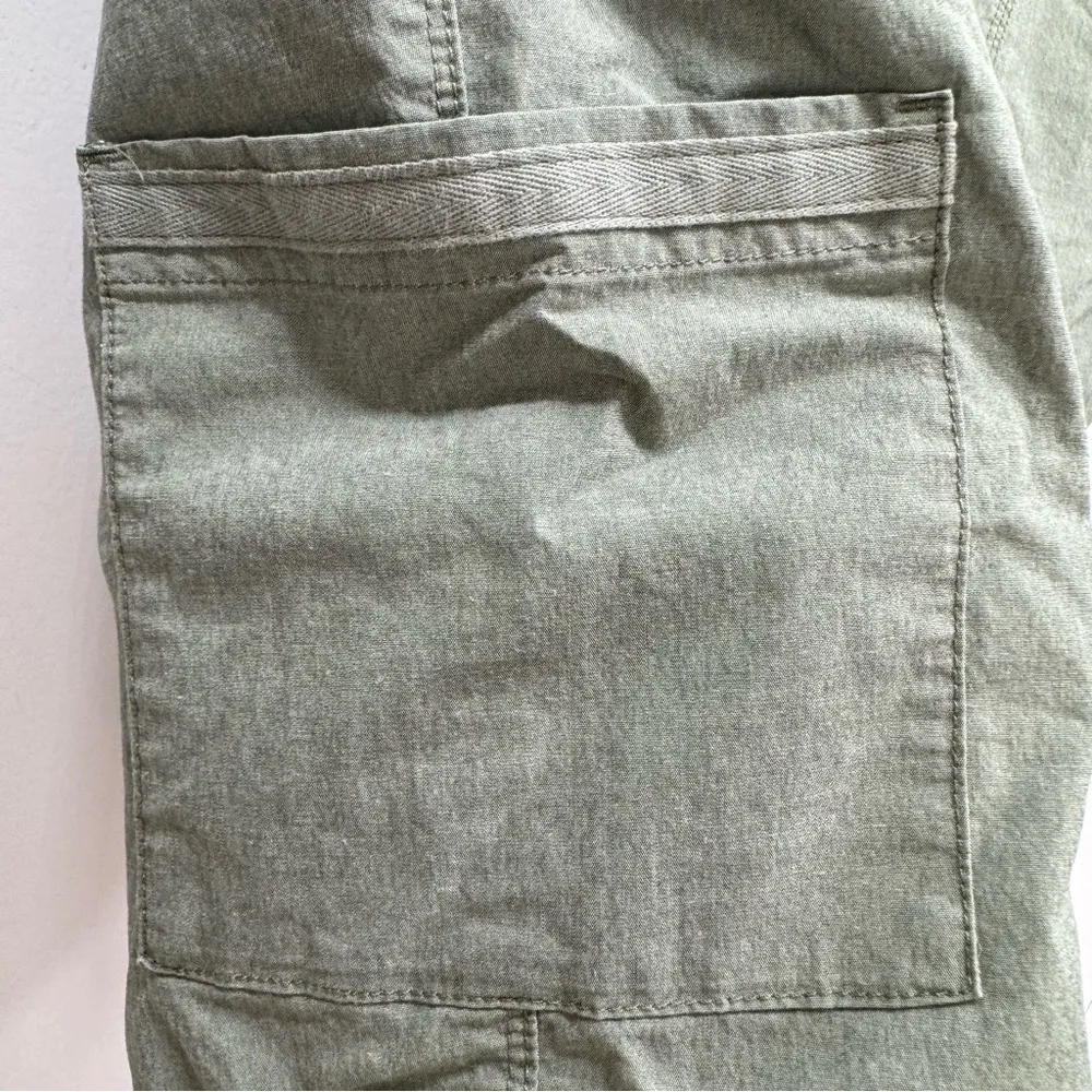 Chico’s Pale Olive Green Elastic Waist Convertible Cargo Shorts Size 00/2 - Image 7