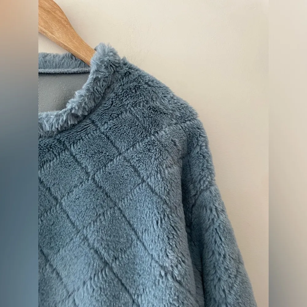 Zara Blue Quilted Soft Faux Fur Fleece Cropped Crewneck Sweatshirt Sweater - Image 6