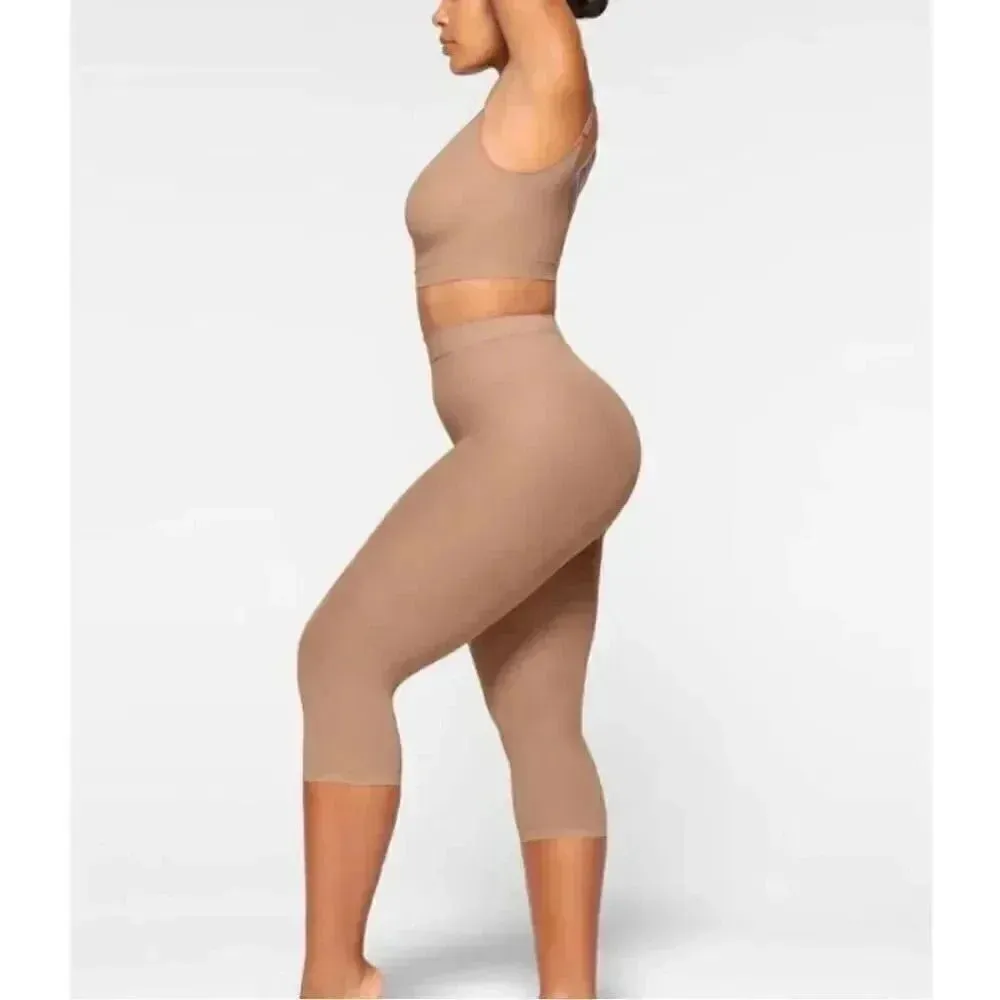 NWT SKIMS MID THIGHT SHORTS BUTT ENHANCEMENT SIENNA COLOR SZ XXS #1468 - Image 3