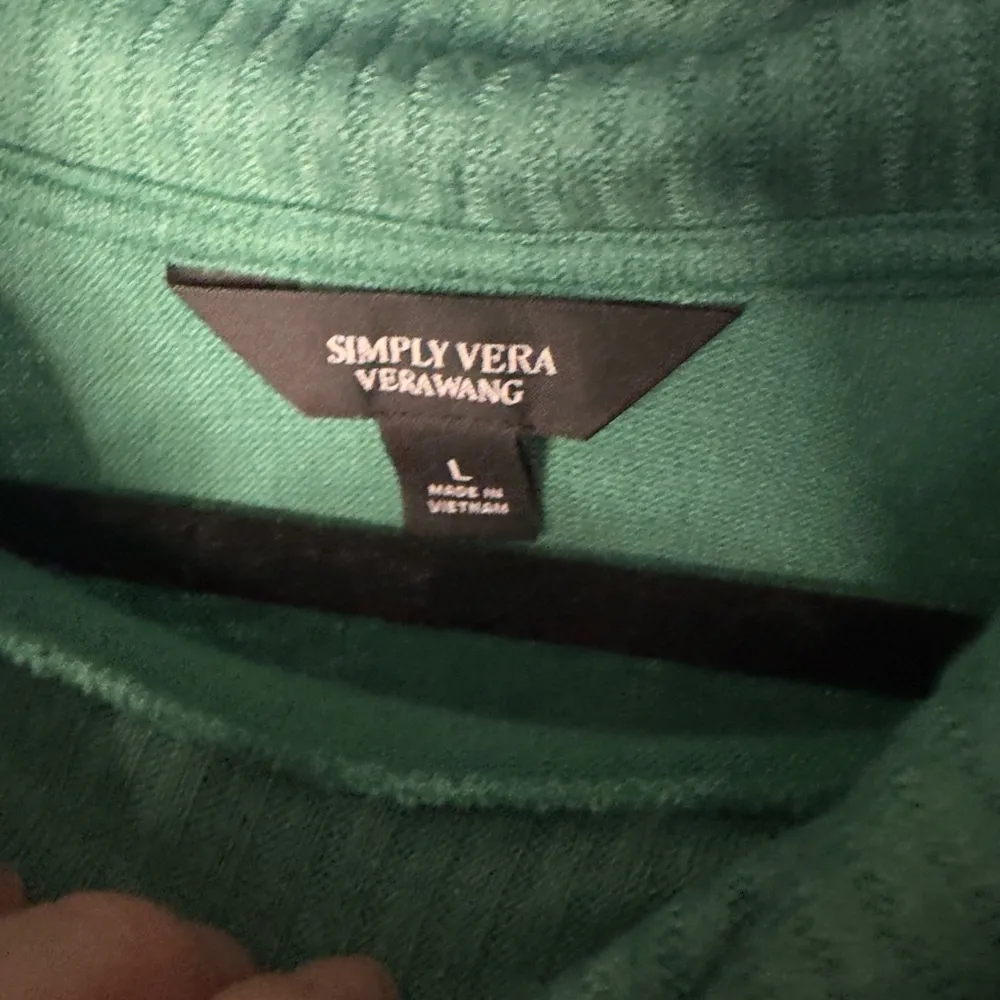 NWOT Women's Simply Vera Vera Wang
Mixed Rib Long Sleeve Cozy Top Sweater Large - Image 4