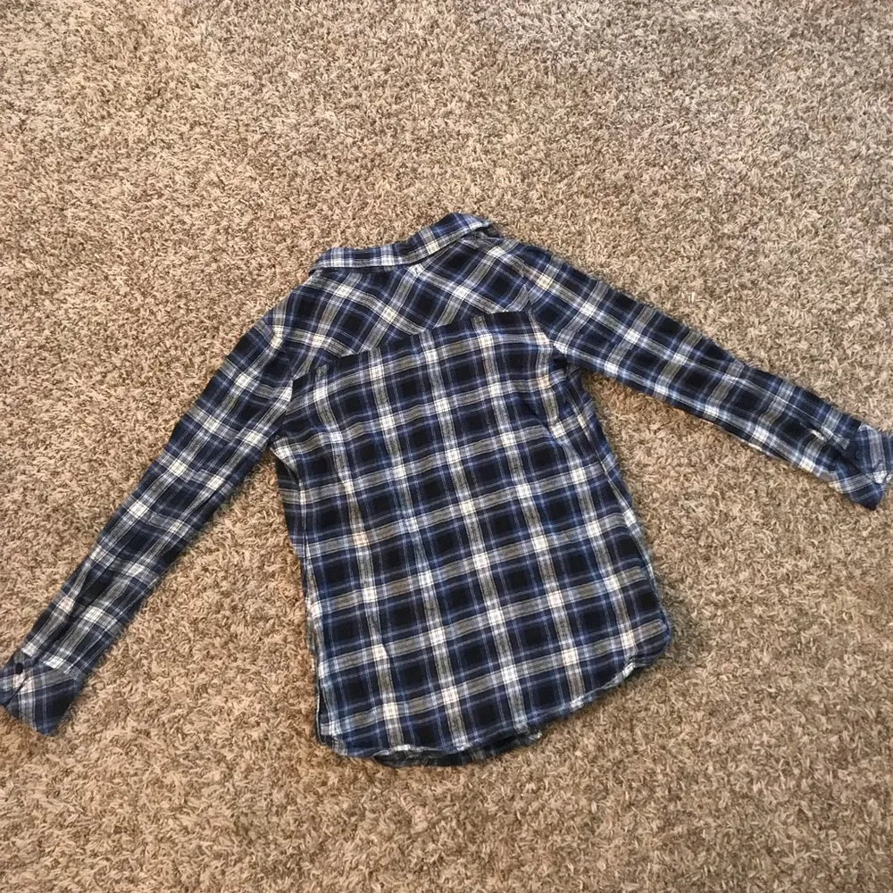 OP  blue flannel button down top - Image 10