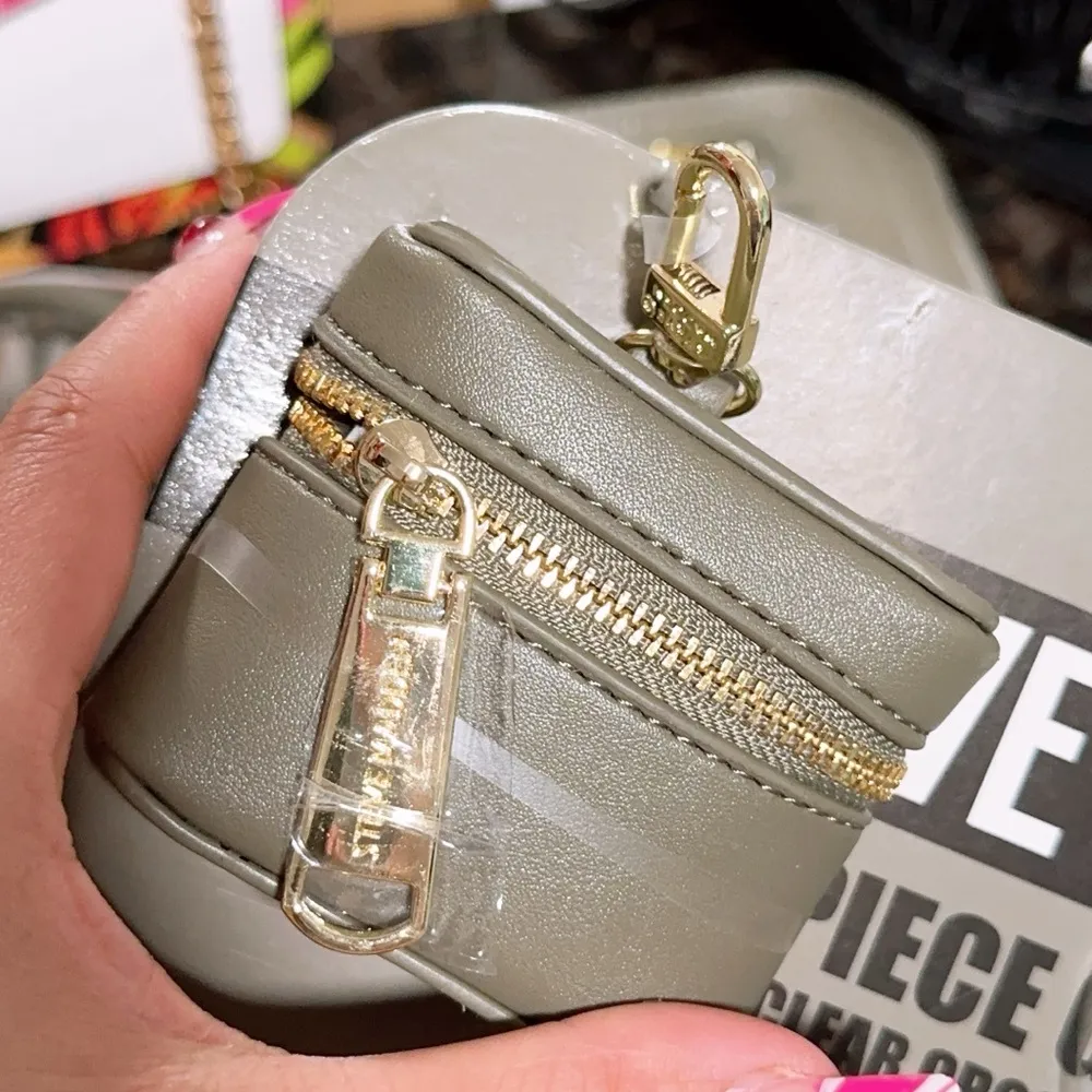 4 pc Steve Madden Gold Bag Set - Image 7